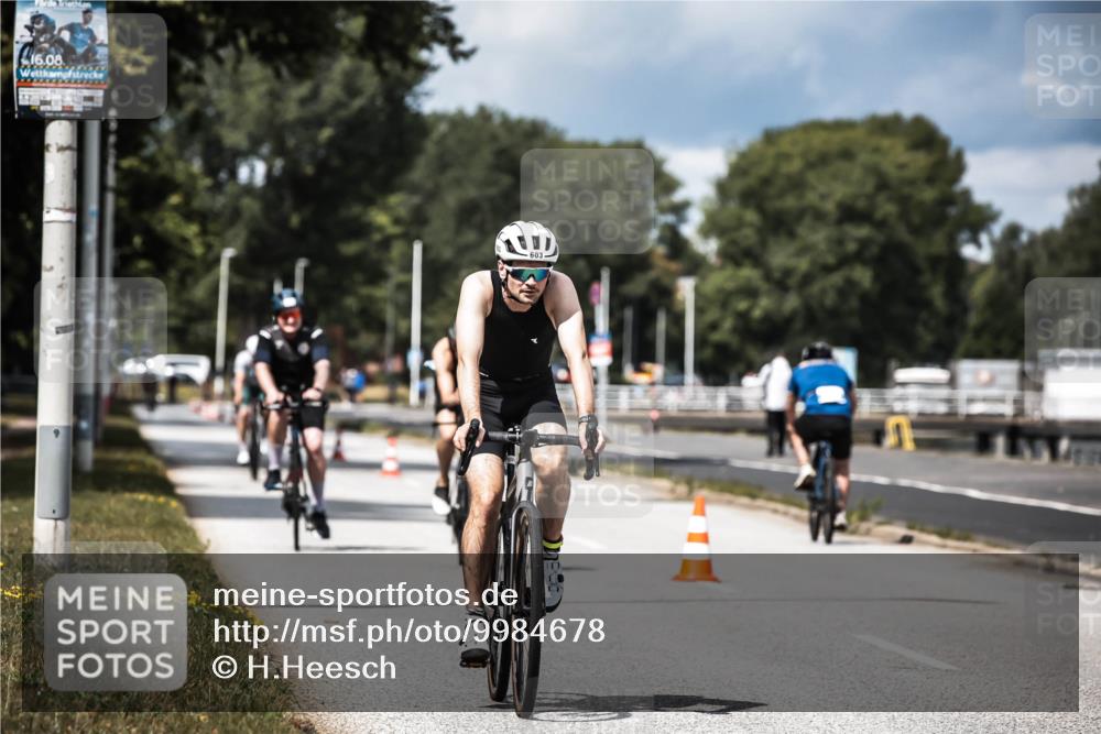 16.08.2026 - KN Förde Triathlon 2026 H.Heesch http://msf.ph/oto/9984678 16.08.2026 12:59:50 Radfahren 506, 510, 581, 599, 603 meine-sportfotos.de