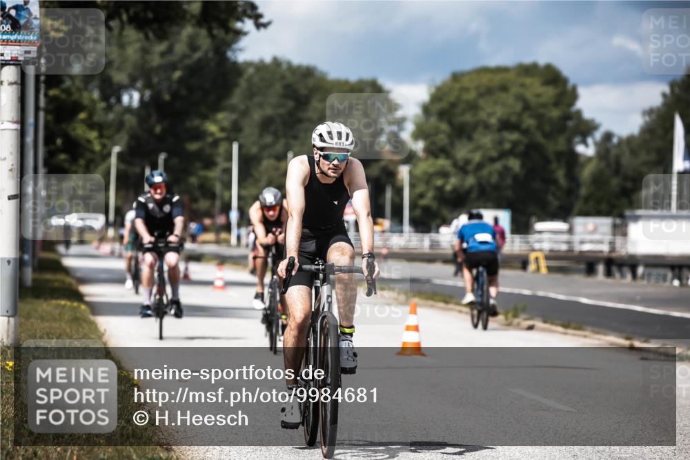 16.08.2026 - KN Förde Triathlon 2026 H.Heesch http://msf.ph/oto/9984681 16.08.2026 12:59:50 Radfahren 506, 510, 581, 599, 603 meine-sportfotos.de