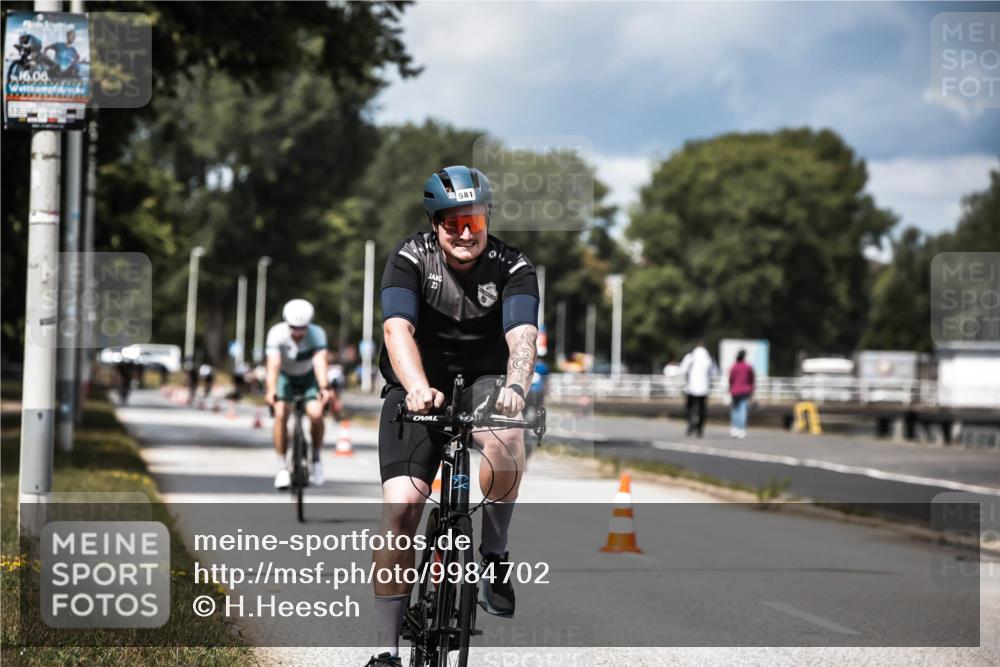 16.08.2026 - KN Förde Triathlon 2026 H.Heesch http://msf.ph/oto/9984702 16.08.2026 12:59:53 Radfahren 510, 553, 581, 599, 603, 605 meine-sportfotos.de