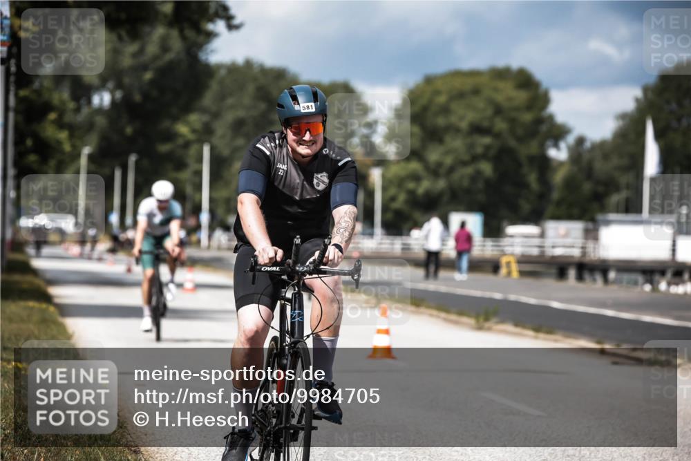 16.08.2026 - KN Förde Triathlon 2026 H.Heesch http://msf.ph/oto/9984705 16.08.2026 12:59:53 Radfahren 510, 553, 581, 599, 603, 605 meine-sportfotos.de