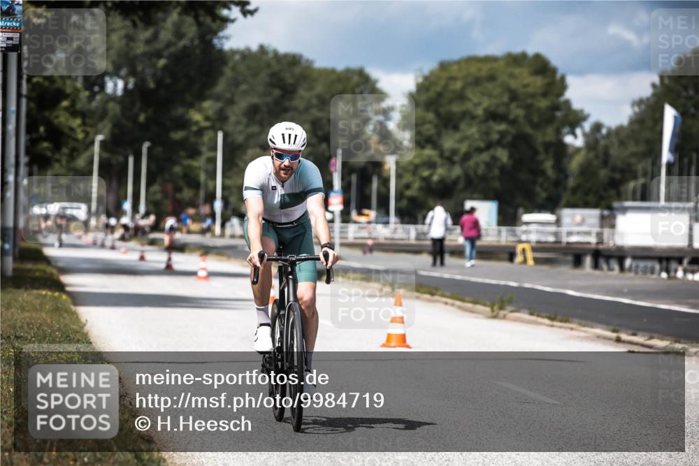 16.08.2026 - KN Förde Triathlon 2026 H.Heesch http://msf.ph/oto/9984719 16.08.2026 12:59:55 Radfahren 510, 553, 558, 581, 599, 605, 738 meine-sportfotos.de