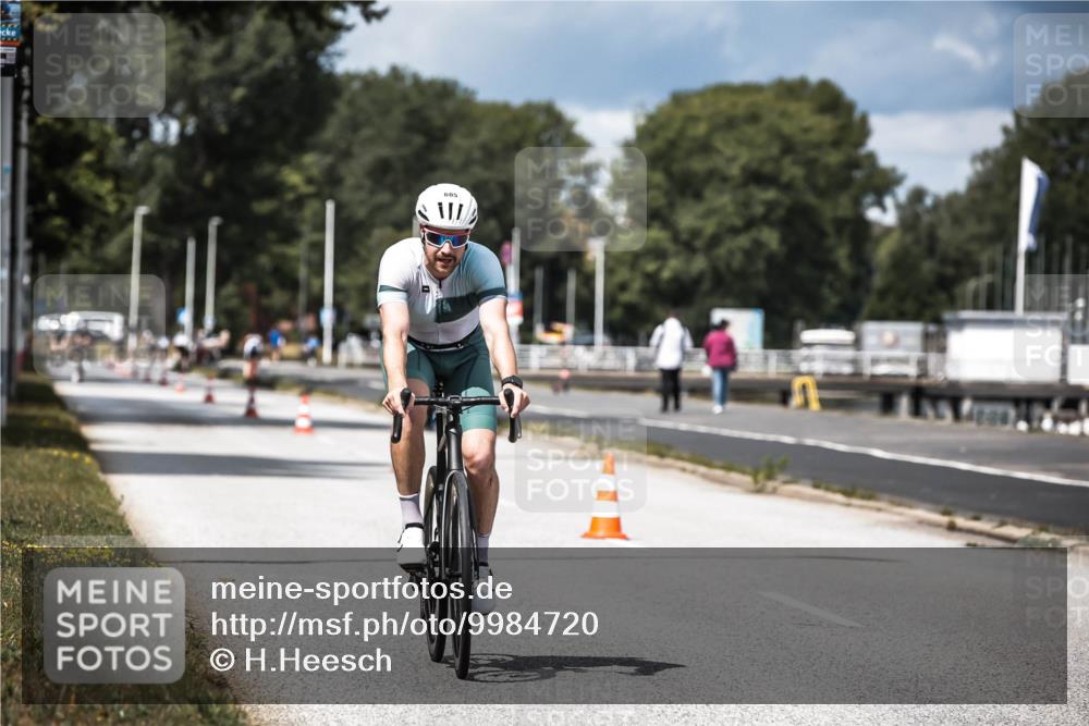 16.08.2026 - KN Förde Triathlon 2026 H.Heesch http://msf.ph/oto/9984720 16.08.2026 12:59:55 Radfahren 510, 553, 558, 581, 599, 605, 738 meine-sportfotos.de