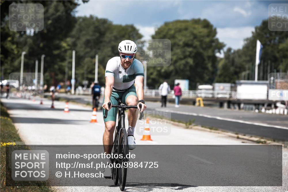 16.08.2026 - KN Förde Triathlon 2026 H.Heesch http://msf.ph/oto/9984725 16.08.2026 12:59:55 Radfahren 510, 553, 558, 581, 599, 605, 738 meine-sportfotos.de