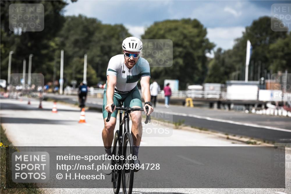 16.08.2026 - KN Förde Triathlon 2026 H.Heesch http://msf.ph/oto/9984728 16.08.2026 12:59:55 Radfahren 510, 553, 558, 581, 599, 605, 738 meine-sportfotos.de