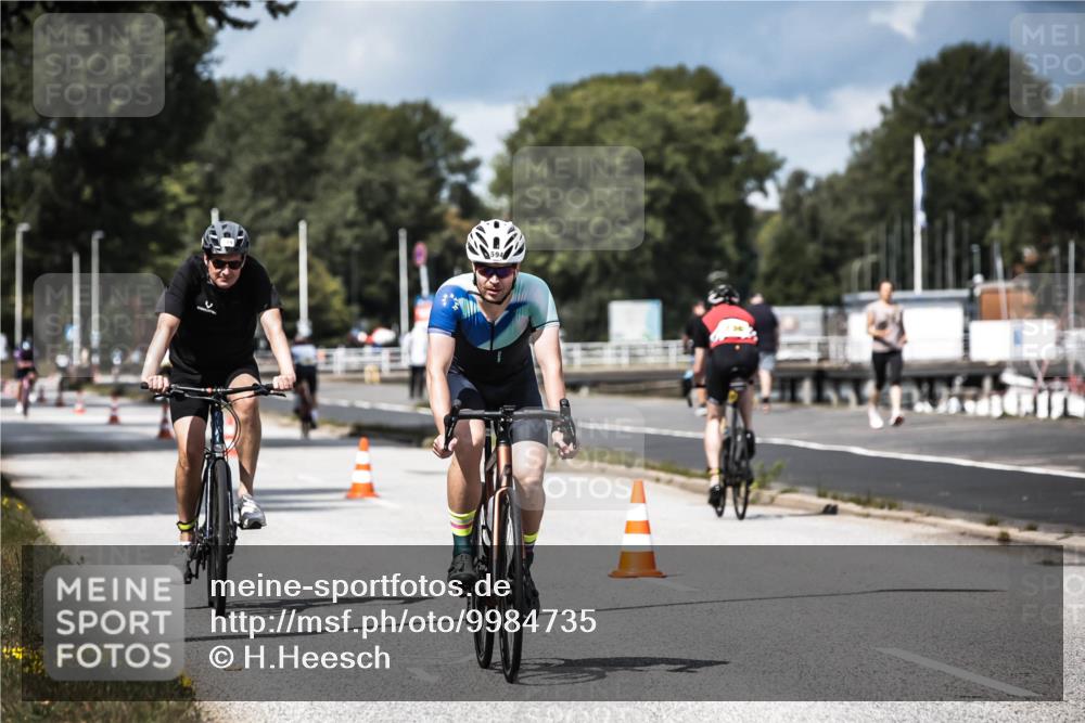 16.08.2026 - KN Förde Triathlon 2026 H.Heesch http://msf.ph/oto/9984735 16.08.2026 13:00:36 Radfahren 505, 524, 557, 589, 594, 722, 729, 743, 746 meine-sportfotos.de