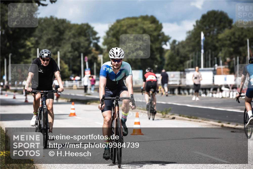 16.08.2026 - KN Förde Triathlon 2026 H.Heesch http://msf.ph/oto/9984739 16.08.2026 13:00:37 Radfahren 505, 557, 589, 594, 722, 729, 743, 746 meine-sportfotos.de