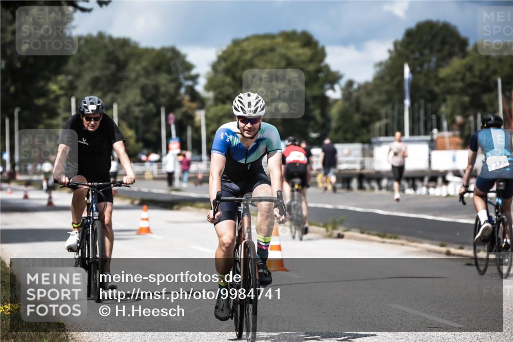 16.08.2026 - KN Förde Triathlon 2026 H.Heesch http://msf.ph/oto/9984741 16.08.2026 13:00:37 Radfahren 505, 557, 589, 594, 722, 729, 743, 746 meine-sportfotos.de