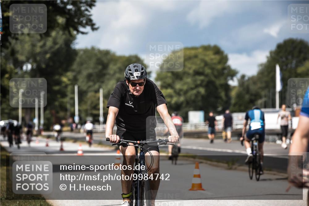 16.08.2026 - KN Förde Triathlon 2026 H.Heesch http://msf.ph/oto/9984742 16.08.2026 13:00:38 Radfahren 505, 557, 594, 707, 729, 746 meine-sportfotos.de