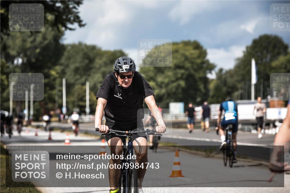 16.08.2026 - KN Förde Triathlon 2026 H.Heesch http://msf.ph/oto/9984743 16.08.2026 13:00:38 Radfahren 505, 557, 594, 707, 729, 746 meine-sportfotos.de