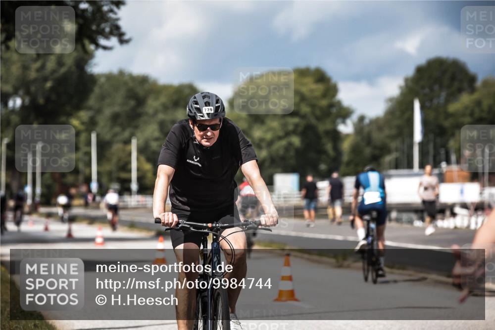 16.08.2026 - KN Förde Triathlon 2026 H.Heesch http://msf.ph/oto/9984744 16.08.2026 13:00:38 Radfahren 505, 557, 594, 707, 729, 746 meine-sportfotos.de