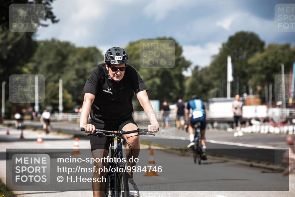 16.08.2026 - KN Förde Triathlon 2026 H.Heesch http://msf.ph/oto/9984746 16.08.2026 13:00:38 Radfahren 505, 557, 594, 707, 729, 746 meine-sportfotos.de