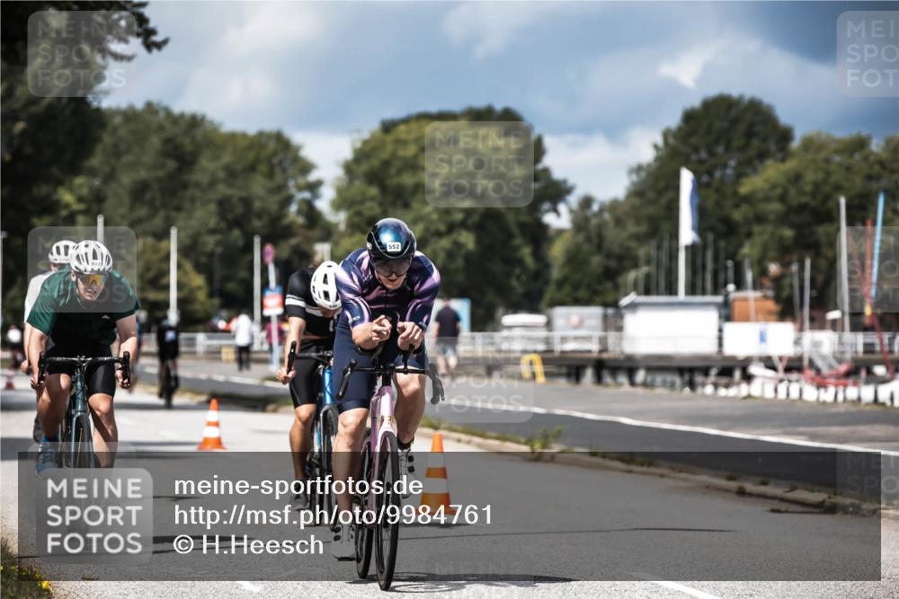 16.08.2026 - KN Förde Triathlon 2026 H.Heesch http://msf.ph/oto/9984761 16.08.2026 13:00:46 Radfahren 531, 533, 538, 552, 588, 590, 597, 607, 707, 734, 747 meine-sportfotos.de