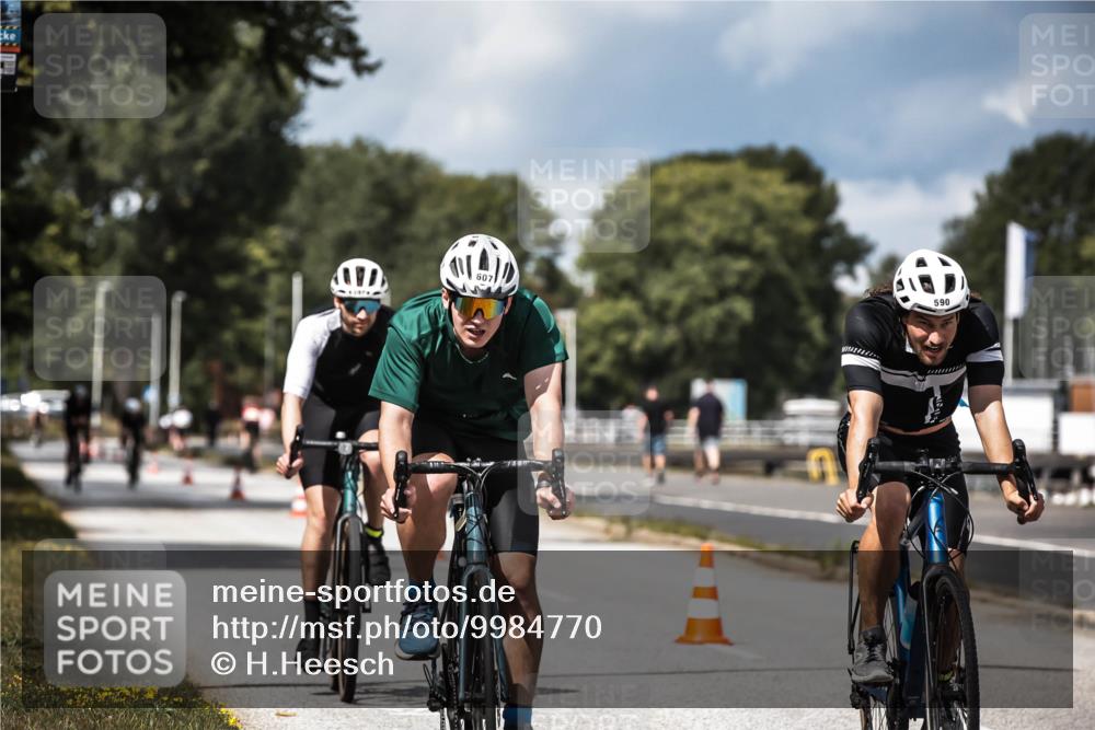 16.08.2026 - KN Förde Triathlon 2026 H.Heesch http://msf.ph/oto/9984770 16.08.2026 13:00:47 Radfahren 531, 533, 538, 552, 588, 590, 597, 607, 734, 747 meine-sportfotos.de