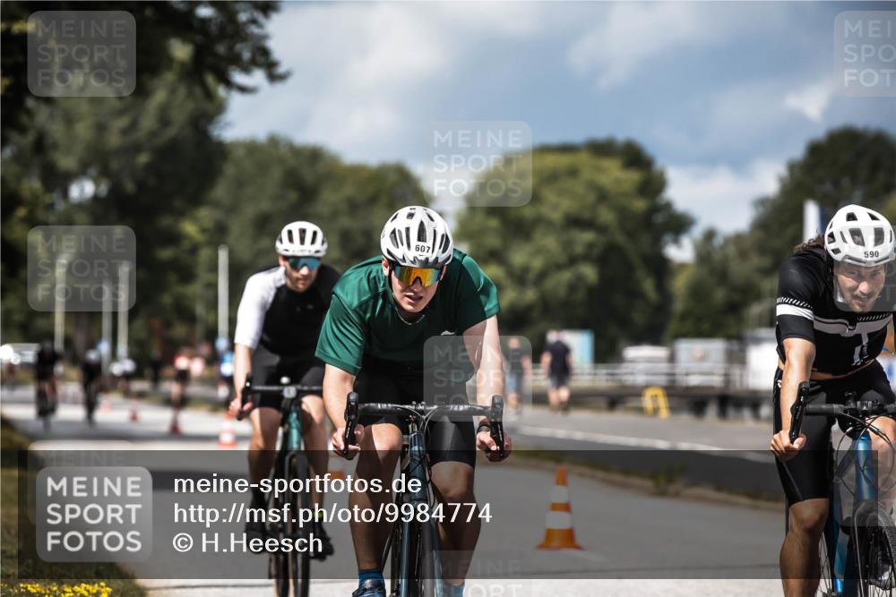 16.08.2026 - KN Förde Triathlon 2026 H.Heesch http://msf.ph/oto/9984774 16.08.2026 13:00:47 Radfahren 531, 533, 538, 552, 588, 590, 597, 607, 734, 747 meine-sportfotos.de