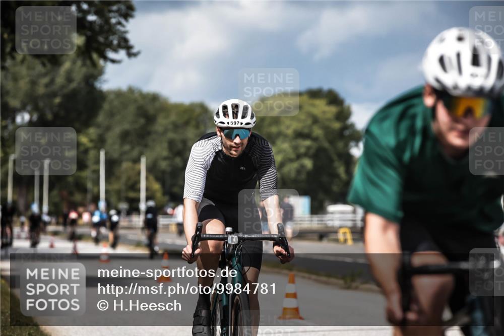 16.08.2026 - KN Förde Triathlon 2026 H.Heesch http://msf.ph/oto/9984781 16.08.2026 13:00:48 Radfahren 531, 533, 538, 552, 588, 590, 597, 607, 734, 747 meine-sportfotos.de