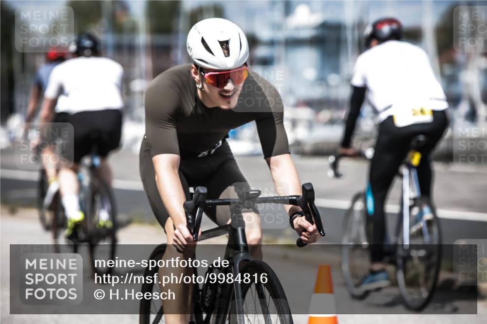 16.08.2026 - KN Förde Triathlon 2026 H.Heesch http://msf.ph/oto/9984816 16.08.2026 13:00:56 Radfahren 544, 547, 556, 702, 716 meine-sportfotos.de