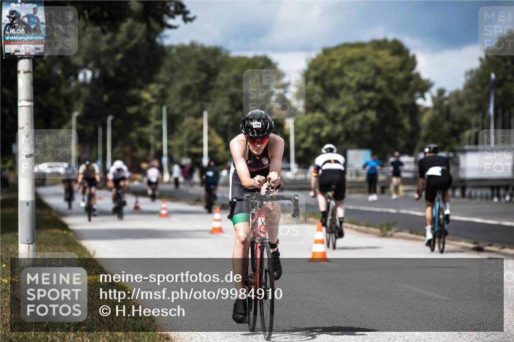 16.08.2026 - KN Förde Triathlon 2026 H.Heesch http://msf.ph/oto/9984910 16.08.2026 13:01:50 Radfahren 532, 598, 719, 733, 738 meine-sportfotos.de