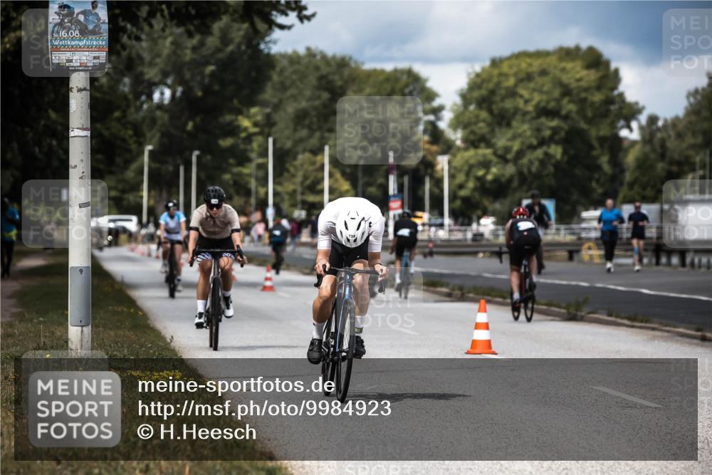 16.08.2026 - KN Förde Triathlon 2026 H.Heesch http://msf.ph/oto/9984923 16.08.2026 13:01:54 Radfahren 532, 598, 719, 730, 738 meine-sportfotos.de