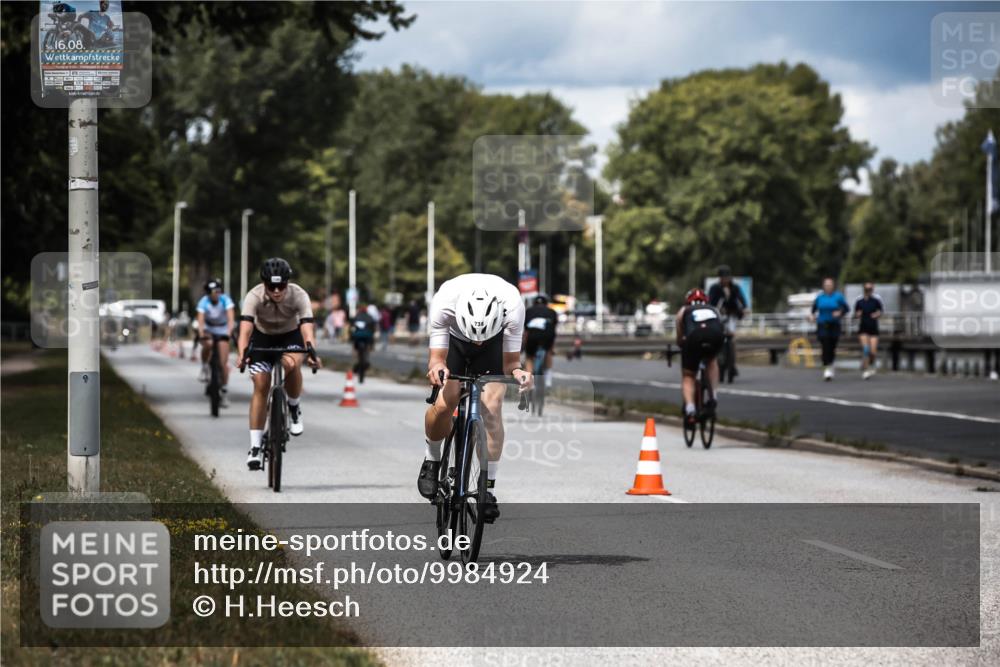 16.08.2026 - KN Förde Triathlon 2026 H.Heesch http://msf.ph/oto/9984924 16.08.2026 13:01:54 Radfahren 532, 598, 719, 730, 738 meine-sportfotos.de