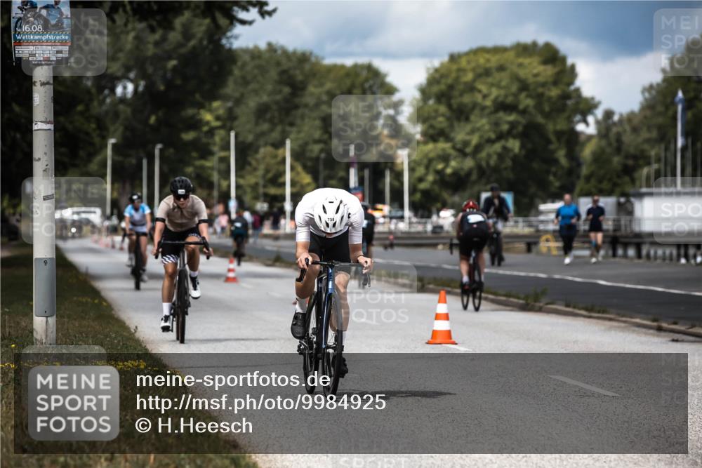 16.08.2026 - KN Förde Triathlon 2026 H.Heesch http://msf.ph/oto/9984925 16.08.2026 13:01:54 Radfahren 532, 598, 719, 730, 738 meine-sportfotos.de