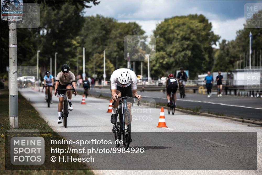 16.08.2026 - KN Förde Triathlon 2026 H.Heesch http://msf.ph/oto/9984926 16.08.2026 13:01:54 Radfahren 532, 598, 719, 730, 738 meine-sportfotos.de