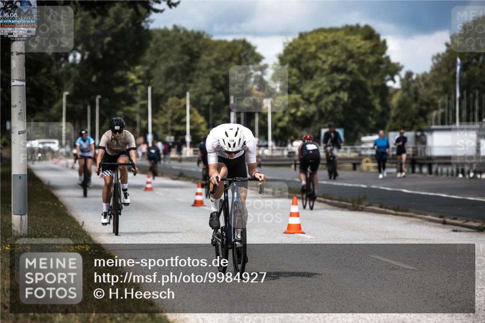 16.08.2026 - KN Förde Triathlon 2026 H.Heesch http://msf.ph/oto/9984927 16.08.2026 13:01:54 Radfahren 532, 598, 719, 730, 738 meine-sportfotos.de
