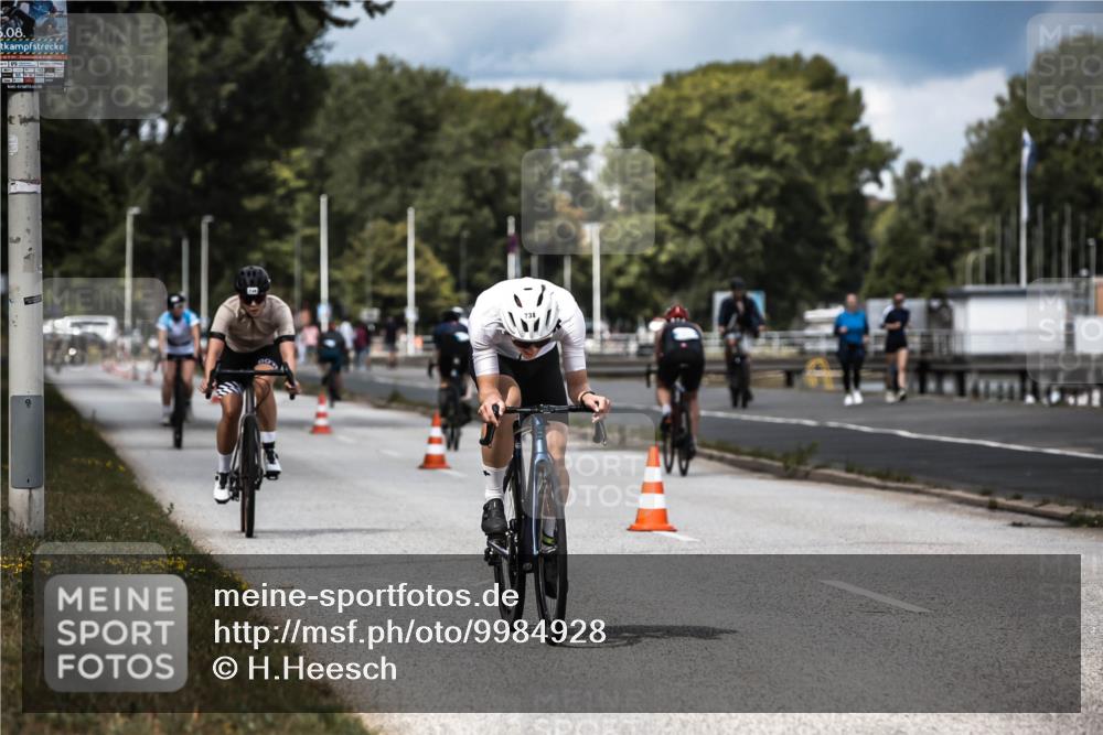 16.08.2026 - KN Förde Triathlon 2026 H.Heesch http://msf.ph/oto/9984928 16.08.2026 13:01:54 Radfahren 532, 598, 719, 730, 738 meine-sportfotos.de