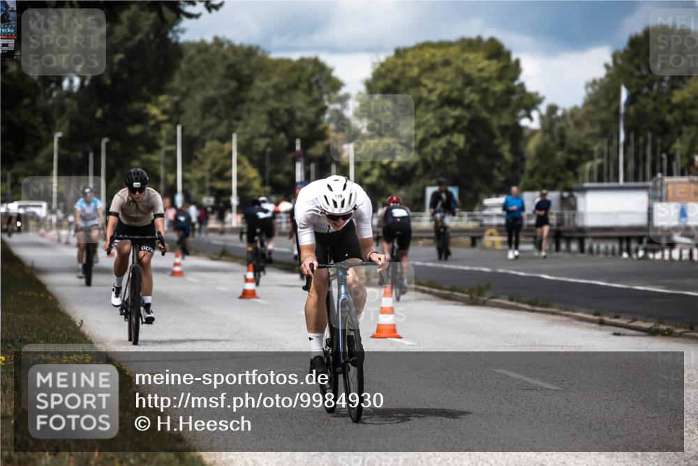 16.08.2026 - KN Förde Triathlon 2026 H.Heesch http://msf.ph/oto/9984930 16.08.2026 13:01:54 Radfahren 532, 598, 719, 730, 738 meine-sportfotos.de