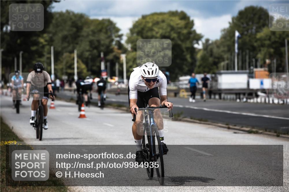 16.08.2026 - KN Förde Triathlon 2026 H.Heesch http://msf.ph/oto/9984935 16.08.2026 13:01:55 Radfahren 532, 719, 730, 738 meine-sportfotos.de
