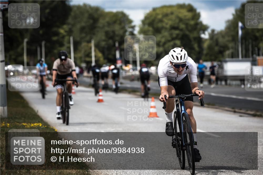 16.08.2026 - KN Förde Triathlon 2026 H.Heesch http://msf.ph/oto/9984938 16.08.2026 13:01:55 Radfahren 532, 719, 730, 738 meine-sportfotos.de