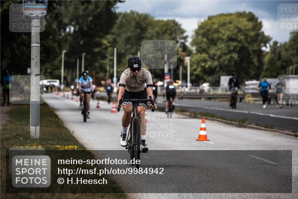 16.08.2026 - KN Förde Triathlon 2026 H.Heesch http://msf.ph/oto/9984942 16.08.2026 13:01:56 Radfahren 532, 719, 730, 731, 738 meine-sportfotos.de
