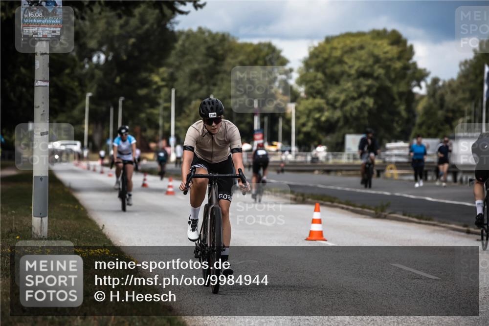 16.08.2026 - KN Förde Triathlon 2026 H.Heesch http://msf.ph/oto/9984944 16.08.2026 13:01:56 Radfahren 532, 719, 730, 731, 738 meine-sportfotos.de