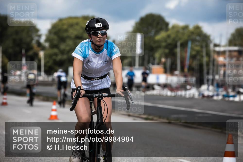 16.08.2026 - KN Förde Triathlon 2026 H.Heesch http://msf.ph/oto/9984984 16.08.2026 13:02:01 Radfahren 717, 731 meine-sportfotos.de
