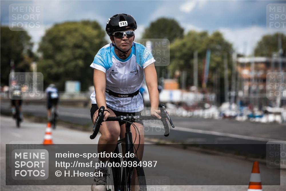 16.08.2026 - KN Förde Triathlon 2026 H.Heesch http://msf.ph/oto/9984987 16.08.2026 13:02:01 Radfahren 717, 731 meine-sportfotos.de