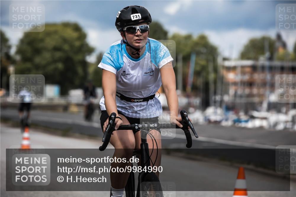 16.08.2026 - KN Förde Triathlon 2026 H.Heesch http://msf.ph/oto/9984990 16.08.2026 13:02:01 Radfahren 717, 731 meine-sportfotos.de