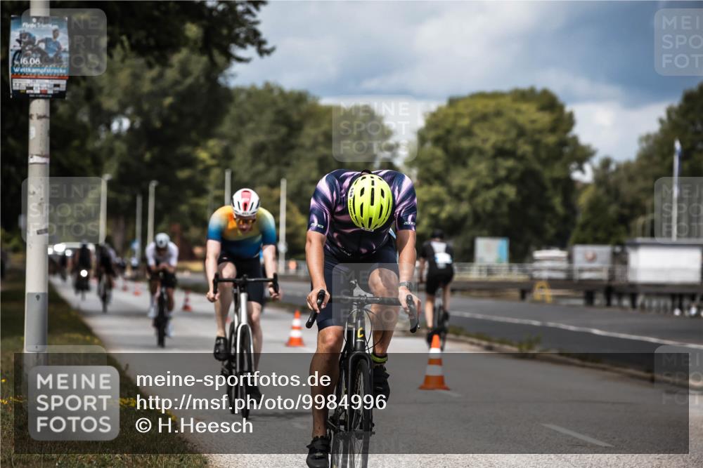 16.08.2026 - KN Förde Triathlon 2026 H.Heesch http://msf.ph/oto/9984996 16.08.2026 13:02:17 Radfahren 553, 555, 558, 732 meine-sportfotos.de