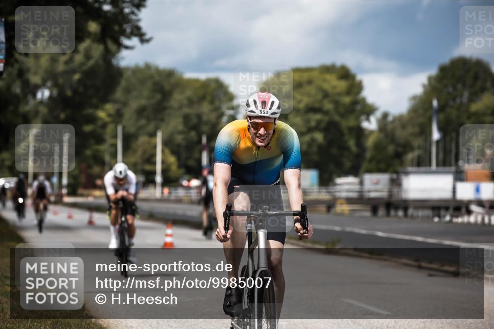 16.08.2026 - KN Förde Triathlon 2026 H.Heesch http://msf.ph/oto/9985007 16.08.2026 13:02:19 Radfahren 553, 555, 558, 559, 732, 742 meine-sportfotos.de