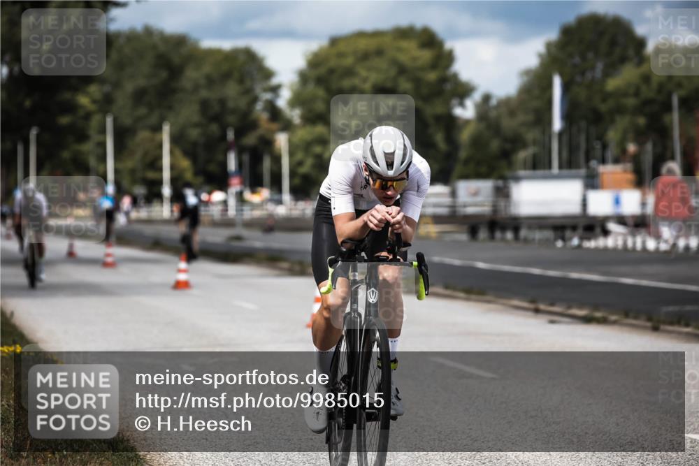 16.08.2026 - KN Förde Triathlon 2026 H.Heesch http://msf.ph/oto/9985015 16.08.2026 13:02:20 Radfahren 553, 555, 558, 559, 732, 742 meine-sportfotos.de