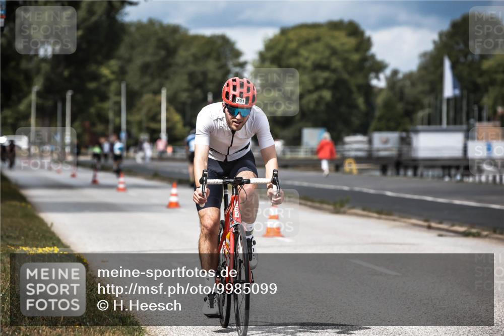 16.08.2026 - KN Förde Triathlon 2026 H.Heesch http://msf.ph/oto/9985099 16.08.2026 13:02:45 Radfahren 557, 701, 707 meine-sportfotos.de