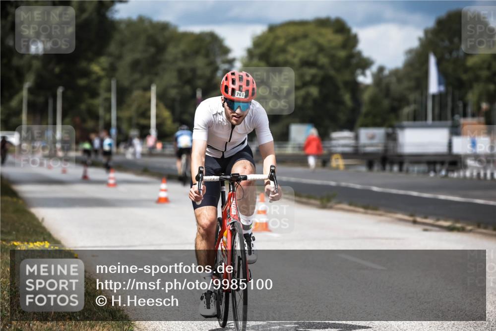 16.08.2026 - KN Förde Triathlon 2026 H.Heesch http://msf.ph/oto/9985100 16.08.2026 13:02:45 Radfahren 557, 701, 707 meine-sportfotos.de