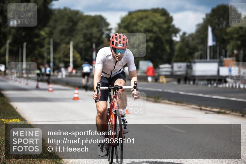 16.08.2026 - KN Förde Triathlon 2026 H.Heesch http://msf.ph/oto/9985101 16.08.2026 13:02:45 Radfahren 557, 701, 707 meine-sportfotos.de