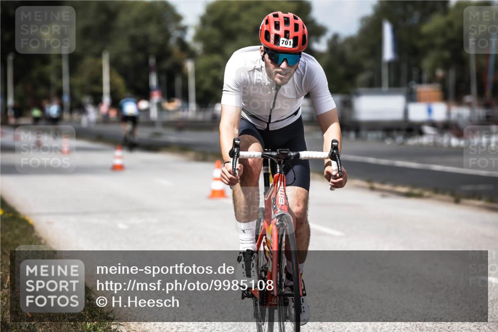 16.08.2026 - KN Förde Triathlon 2026 H.Heesch http://msf.ph/oto/9985108 16.08.2026 13:02:45 Radfahren 557, 701, 707 meine-sportfotos.de