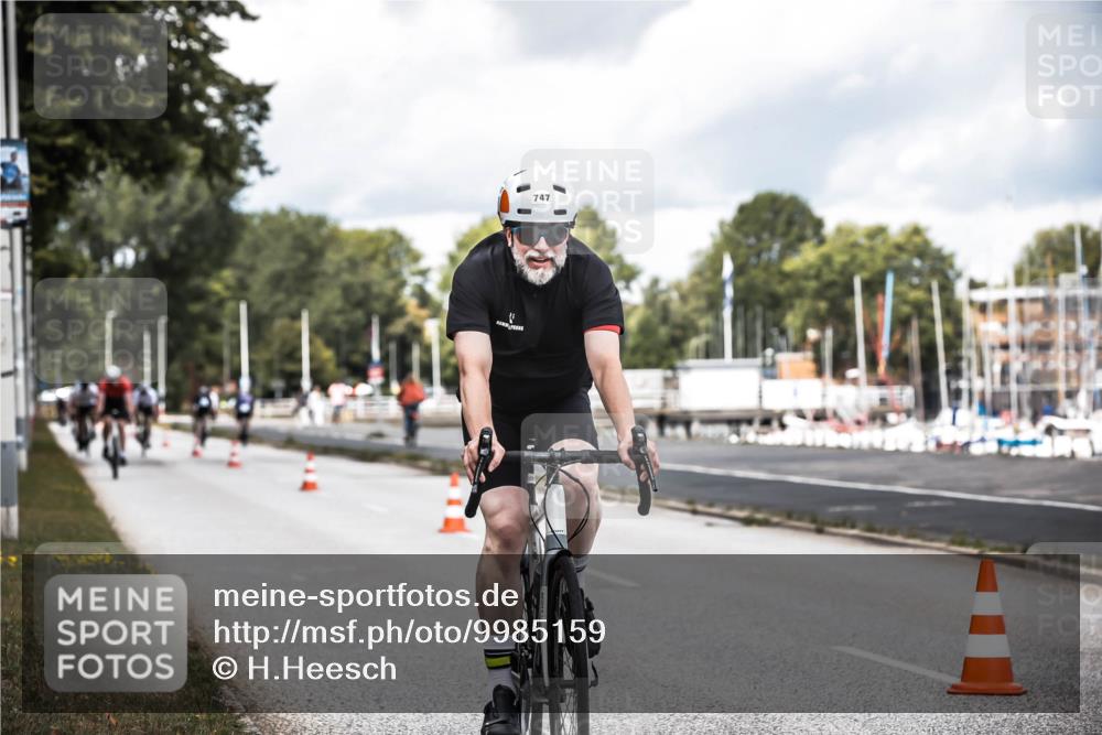 16.08.2026 - KN Förde Triathlon 2026 H.Heesch http://msf.ph/oto/9985159 16.08.2026 13:03:13 Radfahren 556, 706, 747 meine-sportfotos.de