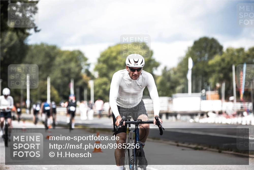 16.08.2026 - KN Förde Triathlon 2026 H.Heesch http://msf.ph/oto/9985256 16.08.2026 13:03:47 Radfahren 561, 580, 585, 726, 734, 739 meine-sportfotos.de
