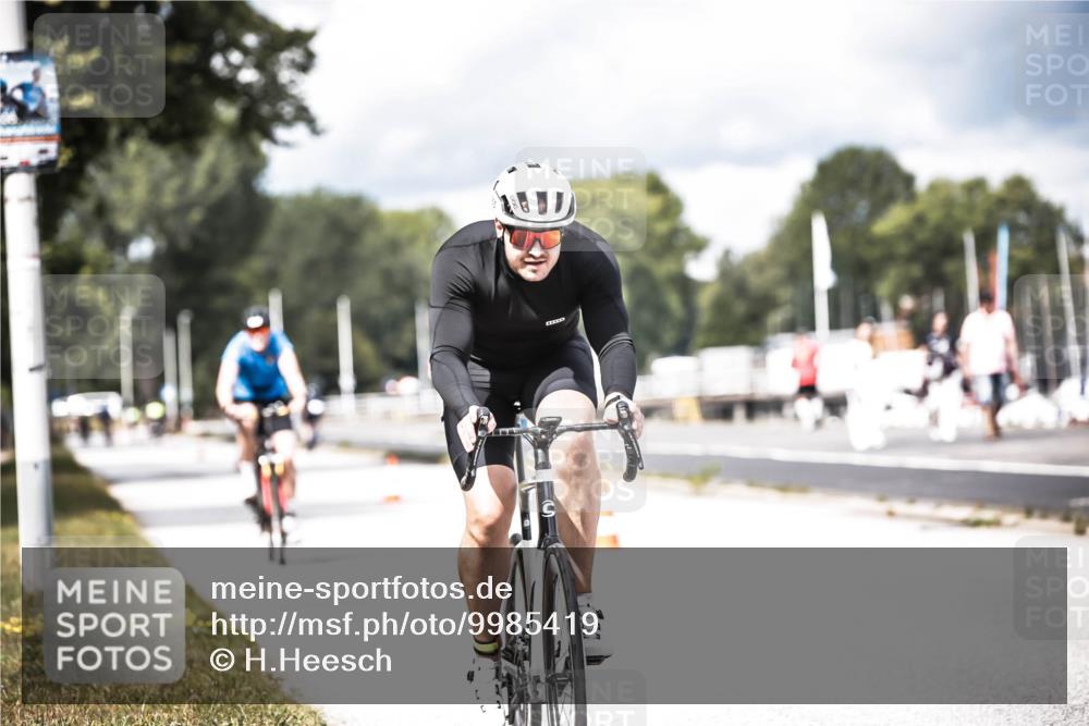 16.08.2026 - KN Förde Triathlon 2026 H.Heesch http://msf.ph/oto/9985419 16.08.2026 13:04:46 Radfahren 555, 705, 717 meine-sportfotos.de