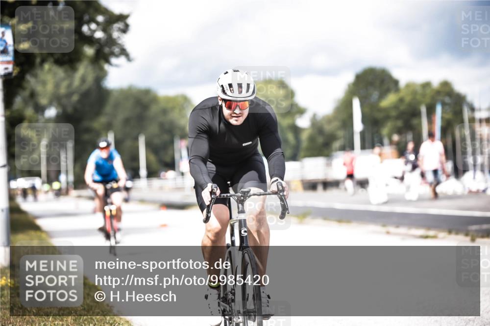16.08.2026 - KN Förde Triathlon 2026 H.Heesch http://msf.ph/oto/9985420 16.08.2026 13:04:46 Radfahren 555, 705, 717 meine-sportfotos.de