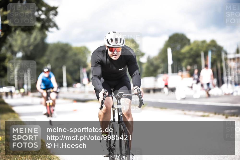 16.08.2026 - KN Förde Triathlon 2026 H.Heesch http://msf.ph/oto/9985421 16.08.2026 13:04:46 Radfahren 555, 705, 717 meine-sportfotos.de