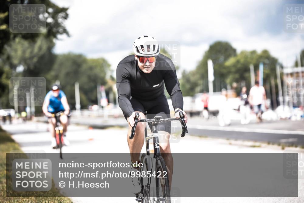 16.08.2026 - KN Förde Triathlon 2026 H.Heesch http://msf.ph/oto/9985422 16.08.2026 13:04:46 Radfahren 555, 705, 717 meine-sportfotos.de