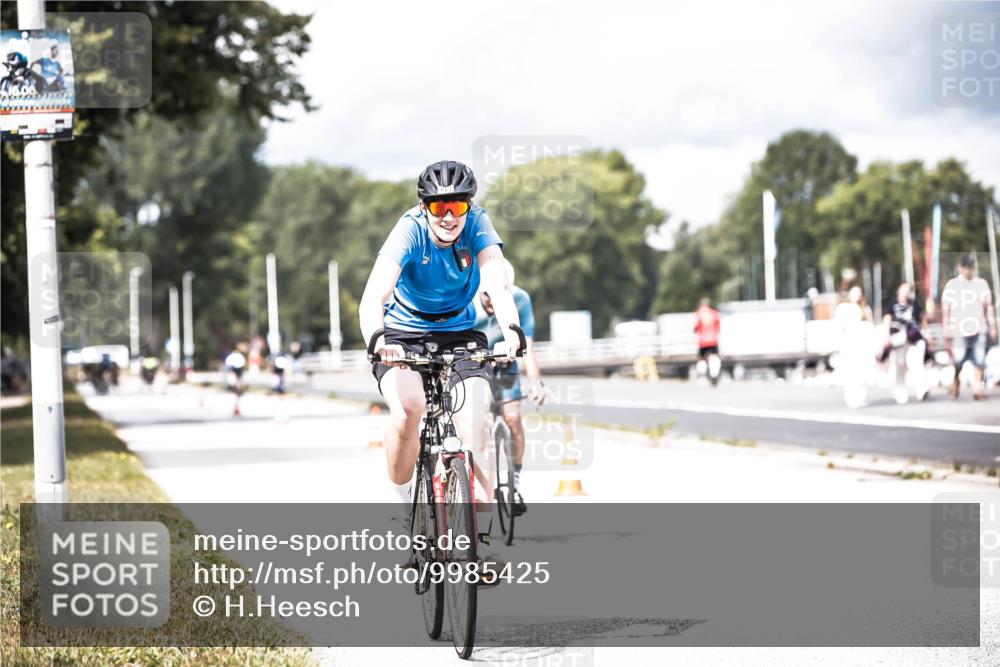 16.08.2026 - KN Förde Triathlon 2026 H.Heesch http://msf.ph/oto/9985425 16.08.2026 13:04:48 Radfahren 555, 705, 717 meine-sportfotos.de