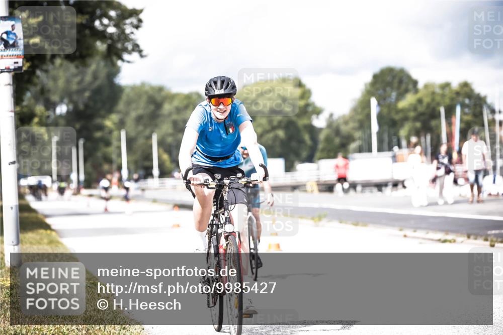 16.08.2026 - KN Förde Triathlon 2026 H.Heesch http://msf.ph/oto/9985427 16.08.2026 13:04:48 Radfahren 555, 705, 717 meine-sportfotos.de